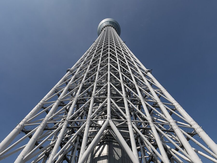 Torre Tokyo Skytree vista desde su base, en el complejo Soramachi